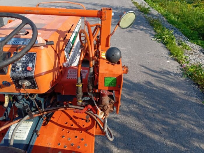 Kubota B1402 4 WD minitraktori, etukuormaajalla. - Image 17