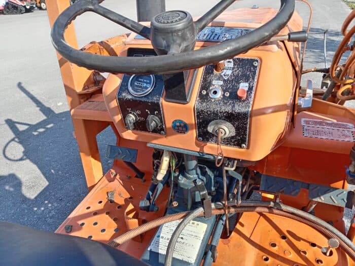 Kubota B1402 4 WD minitraktori, etukuormaajalla. - Image 18
