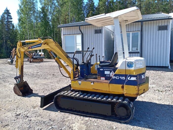 Komatsu PC15-2 Kaivinkone - Image 3