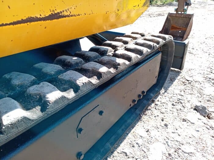 Komatsu PC15-2 Kaivinkone - Image 8