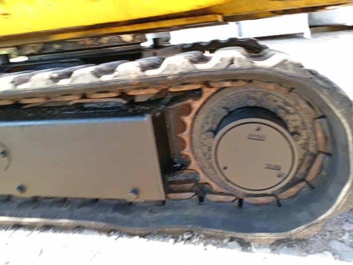 Komatsu PC15-2 Kaivinkone - Image 12