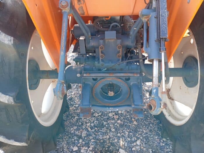 Kubota B1-17 4WD traktori, Etukuormaajalla - Image 8