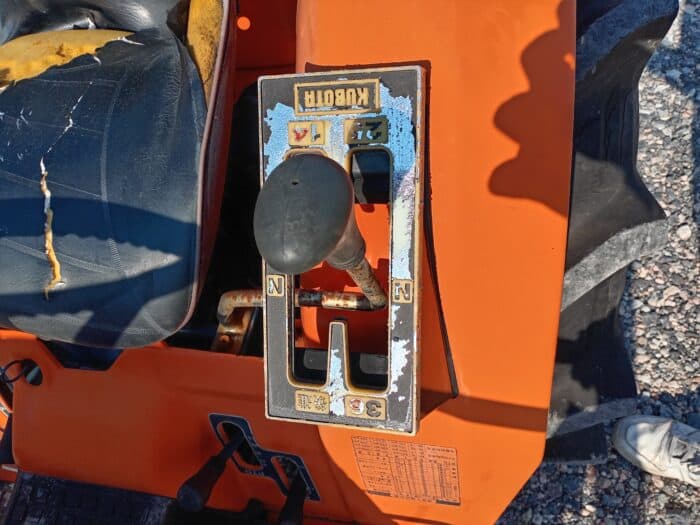 Kubota B1-17 4WD traktori, Etukuormaajalla - Image 12