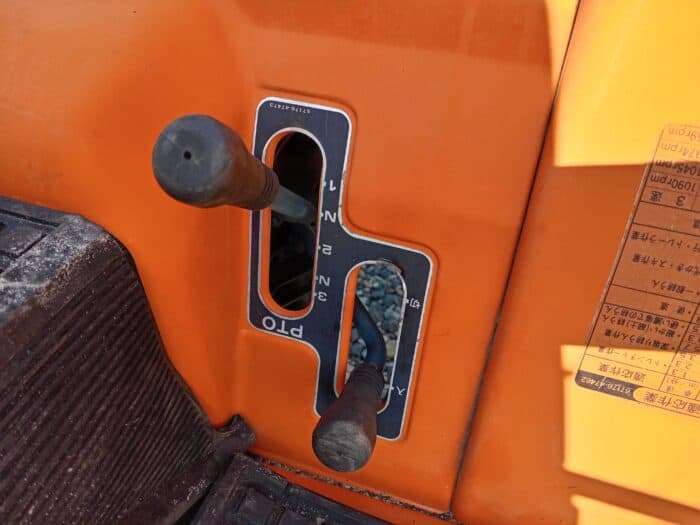 Kubota B1-17 4WD traktori, Etukuormaajalla - Image 13