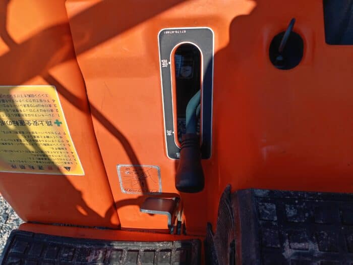 Kubota B1-17 4WD traktori, Etukuormaajalla - Image 14