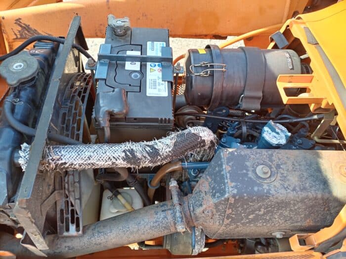 Kubota B1-17 4WD traktori, Etukuormaajalla - Image 15