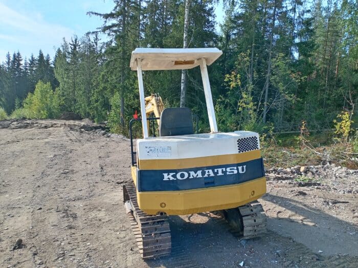 Komatsu PC15-2 Minikaivinkone - Image 4