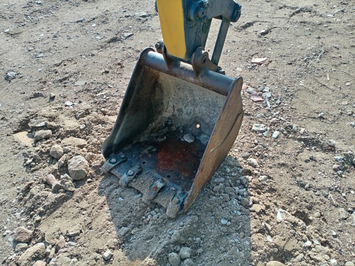 Komatsu PC15-2 Minikaivinkone - Image 8