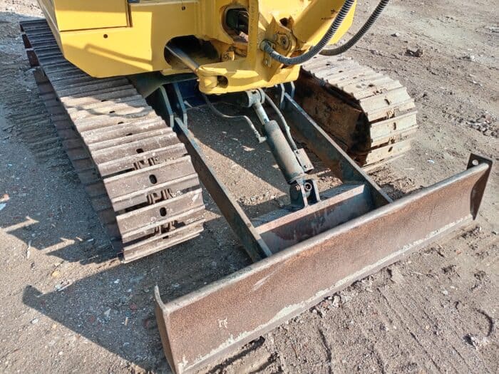 Komatsu PC15-2 Minikaivinkone - Image 9