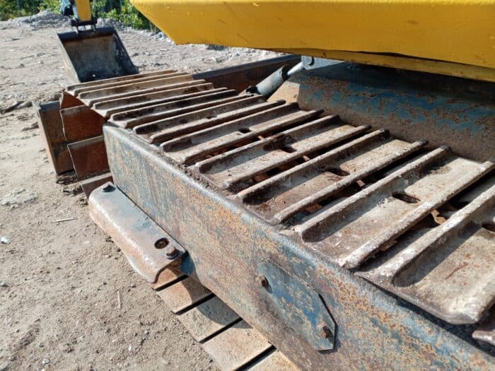 Komatsu PC15-2 Minikaivinkone - Image 13