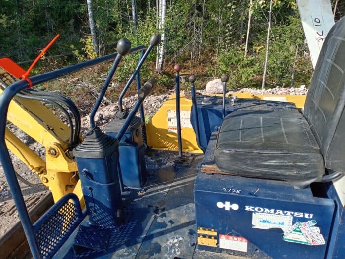 Komatsu PC15-2 Minikaivinkone - Image 16