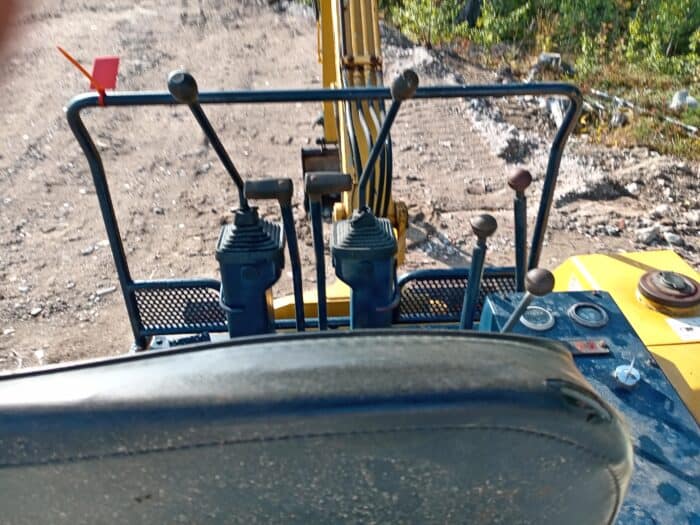 Komatsu PC15-2 Minikaivinkone - Image 18