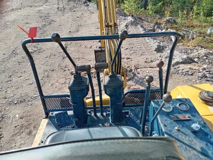 Komatsu PC15-2 Minikaivinkone - Image 19