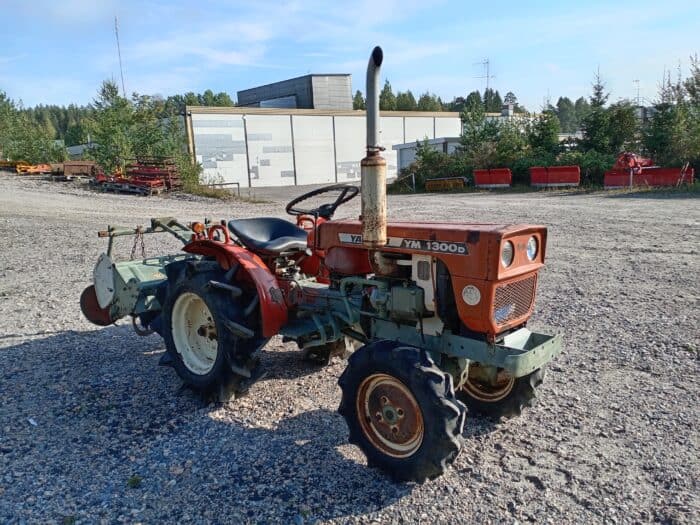 Yanmar Ym1300 4WD Minitraktori, maanmuokkaimella - Image 3