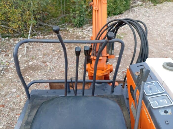 Hitachi UH005 minikaivinkone - Image 16