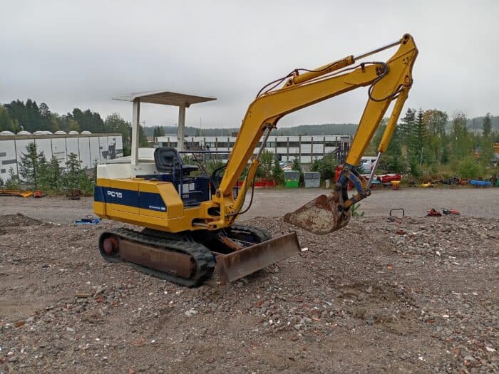 Komatsu PC15-2 Kaivinkone - Image 2