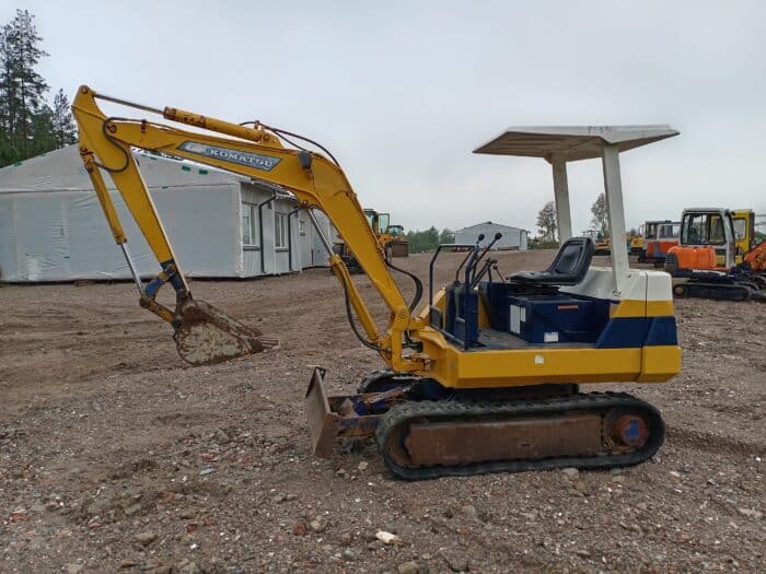 Komatsu PC15-2 Kaivinkone - Image 4