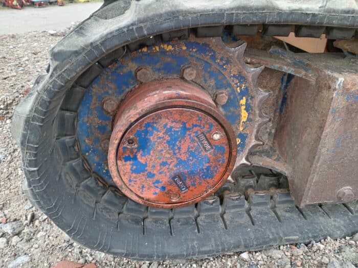 Komatsu PC15-2 Kaivinkone - Image 11