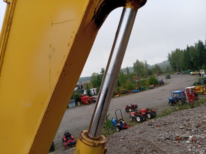 Komatsu PC15-2 Kaivinkone - Image 19