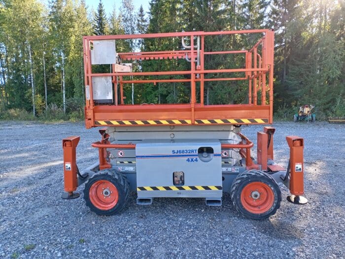 Skyjack SJ6832RT 4WD Diesel käyttöinen Saksilavanostin, Katsastettu - Image 2
