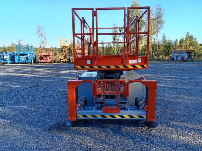 Skyjack SJ6832RT 4WD Diesel käyttöinen Saksilavanostin, Katsastettu - Image 4