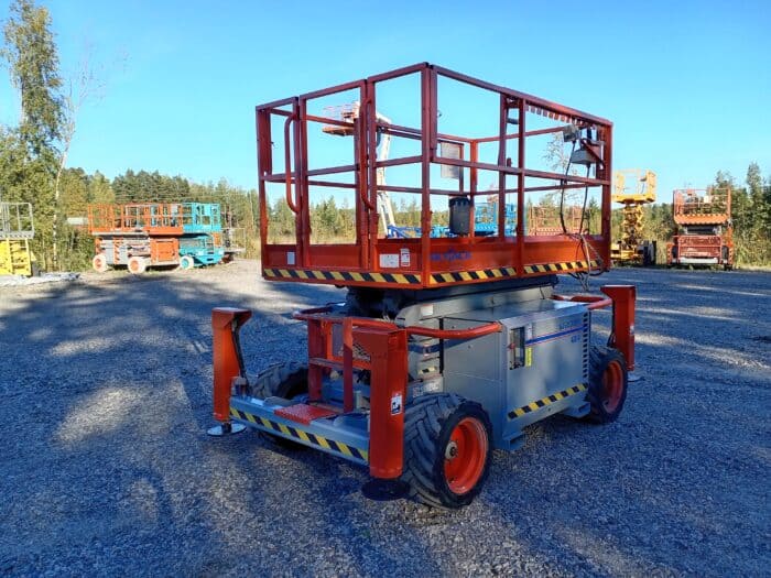 Skyjack SJ6832RT 4WD Diesel käyttöinen Saksilavanostin, Katsastettu - Image 5