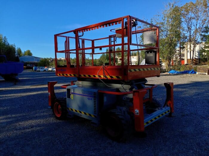 Skyjack SJ6832RT 4WD Diesel käyttöinen Saksilavanostin, Katsastettu - Image 7