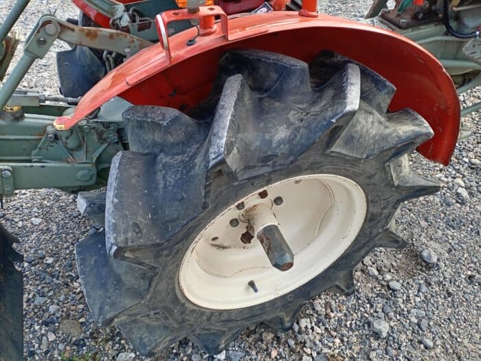 Yanmar YM1300 4WD Minitraktori, Maanmuokkaimella - Image 8