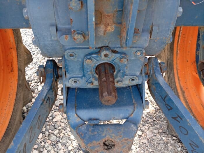 Kubota L2201D 4WD traktori, etukuormaajalla - Image 15