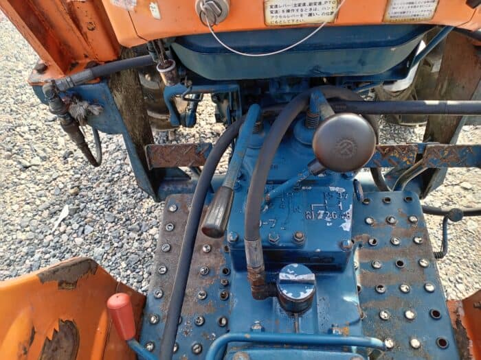 Kubota L2201D 4WD traktori, etukuormaajalla - Image 20