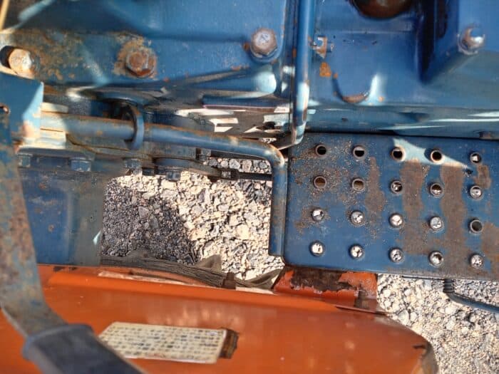 Kubota L2201D 4WD traktori, etukuormaajalla - Image 21
