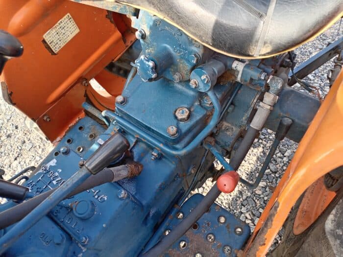 Kubota L2201D 4WD traktori, etukuormaajalla - Image 22