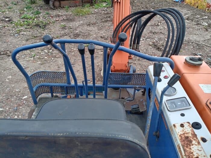 Hitachi EX21 Minikaivinkone - Image 21