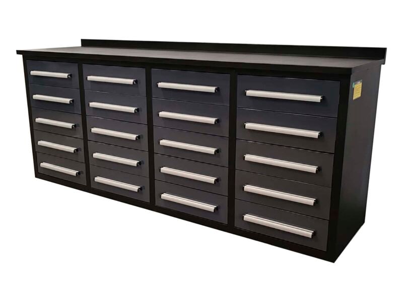 Työkalukaappi työtasolla