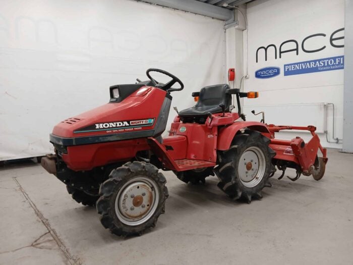 Honda Might 13 4WD traktori, maamuokkaimella