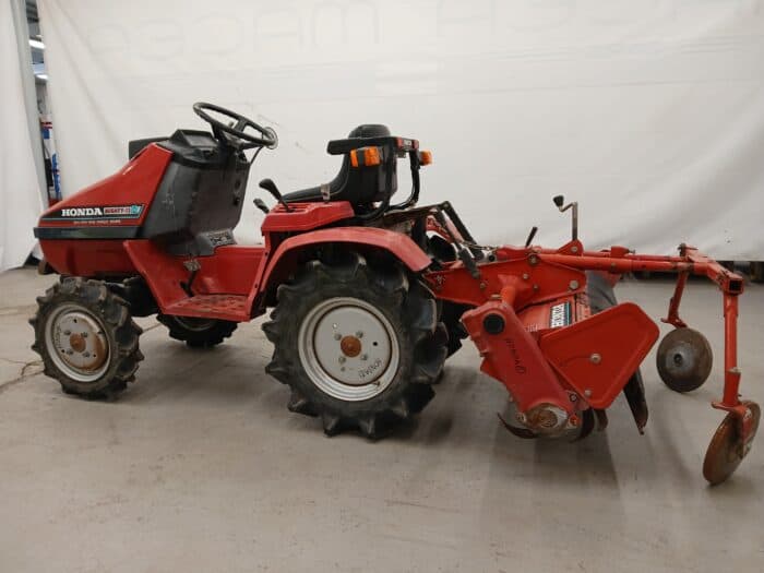 Honda Might 13 4WD traktori, maamuokkaimella - Image 3