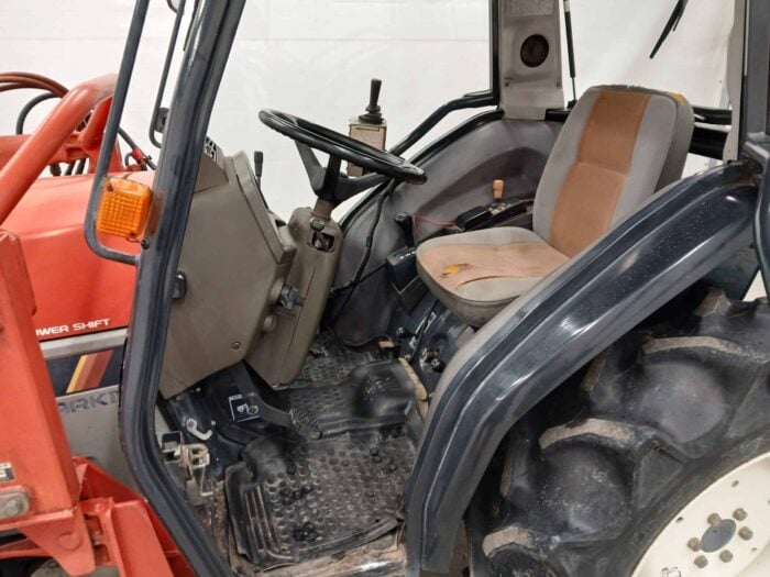Yanmar AF-28D 4WD traktori, etukuormaajalla ja suunnanvaihtajalla! - Image 12