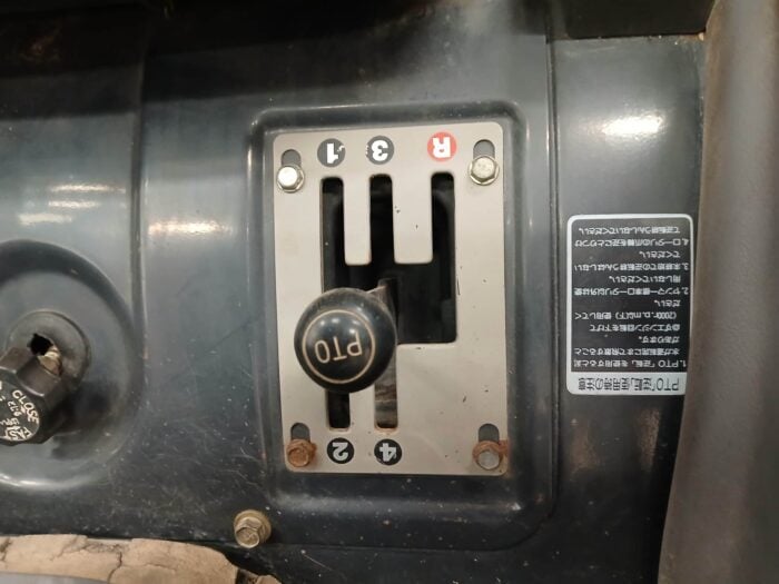 Yanmar AF-28D 4WD traktori, etukuormaajalla ja suunnanvaihtajalla! - Image 14