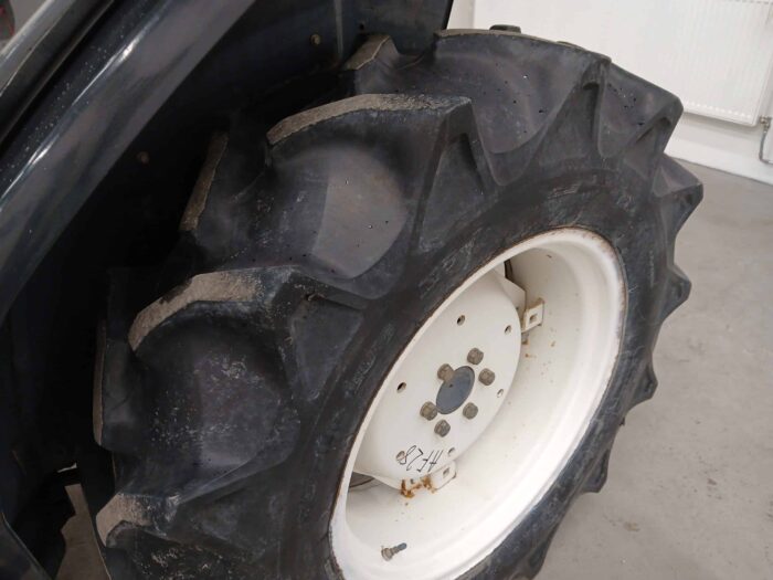 Yanmar AF-28D 4WD traktori, etukuormaajalla ja suunnanvaihtajalla! - Image 26