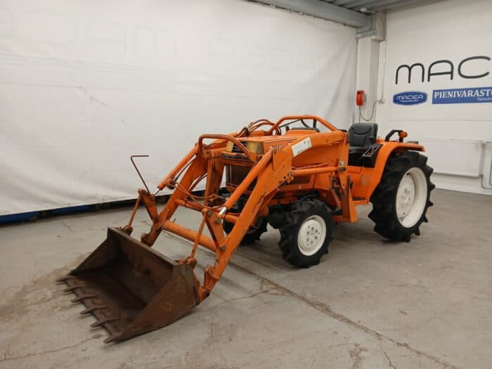 Kubota B1-17, 4WD minitraktori etukuormaajalla - Image 3