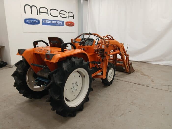 Kubota B1-17, 4WD minitraktori etukuormaajalla - Image 7