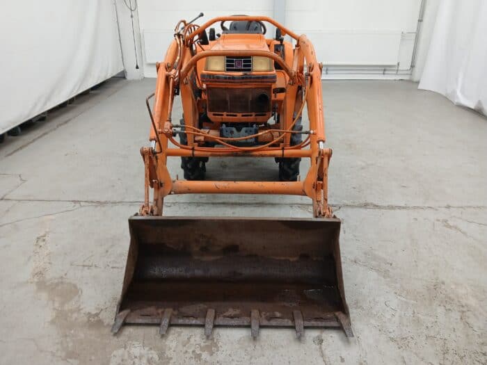Kubota B1-17, 4WD minitraktori etukuormaajalla - Image 8