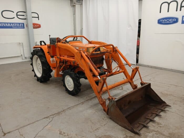 Kubota B1-17, 4WD minitraktori etukuormaajalla - Image 9