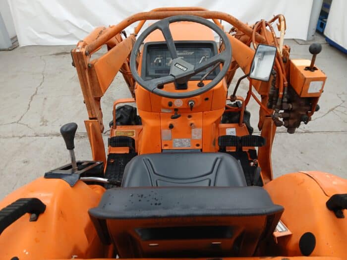 Kubota B1-17, 4WD minitraktori etukuormaajalla - Image 10