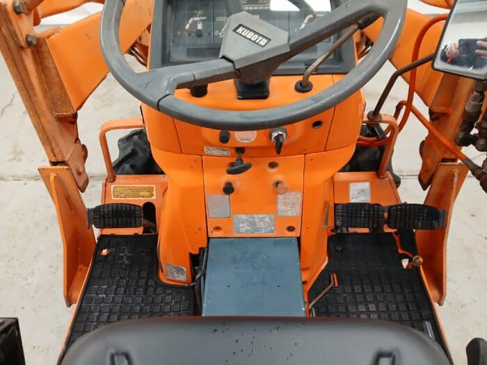 Kubota B1-17, 4WD minitraktori etukuormaajalla - Image 11