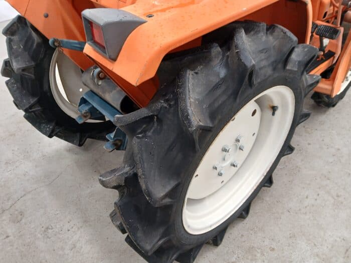 Kubota B1-17, 4WD minitraktori etukuormaajalla - Image 27