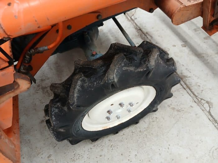 Kubota B1-17, 4WD minitraktori etukuormaajalla - Image 28