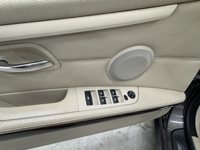 BMW 320 Cabrio E93 vm.2011 - Image 16