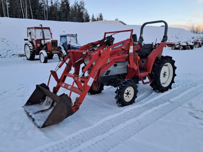 Yanmar AF-26 4WD traktori, etukuormaajalla ja suunnanvaihtajalla! - Image 3