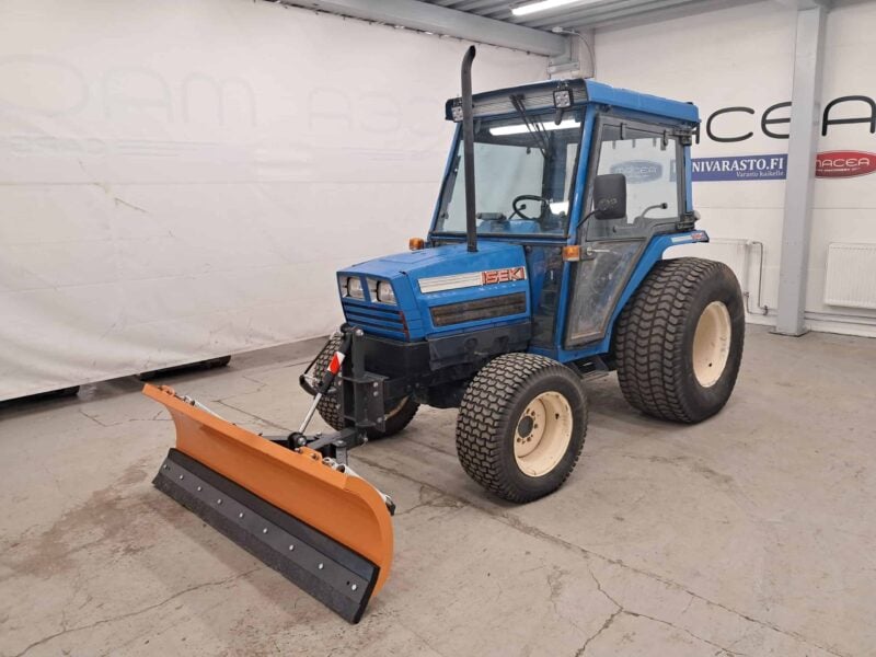 Iseki 530 4WD traktori ja puskulevy 170cm